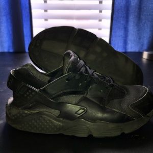 Nike Huarache Size 2Y